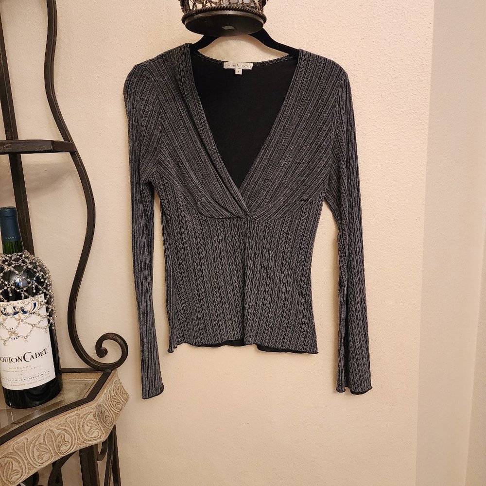 Moa Moa Black / Grey Deep V- Neck Long Sleeve Top